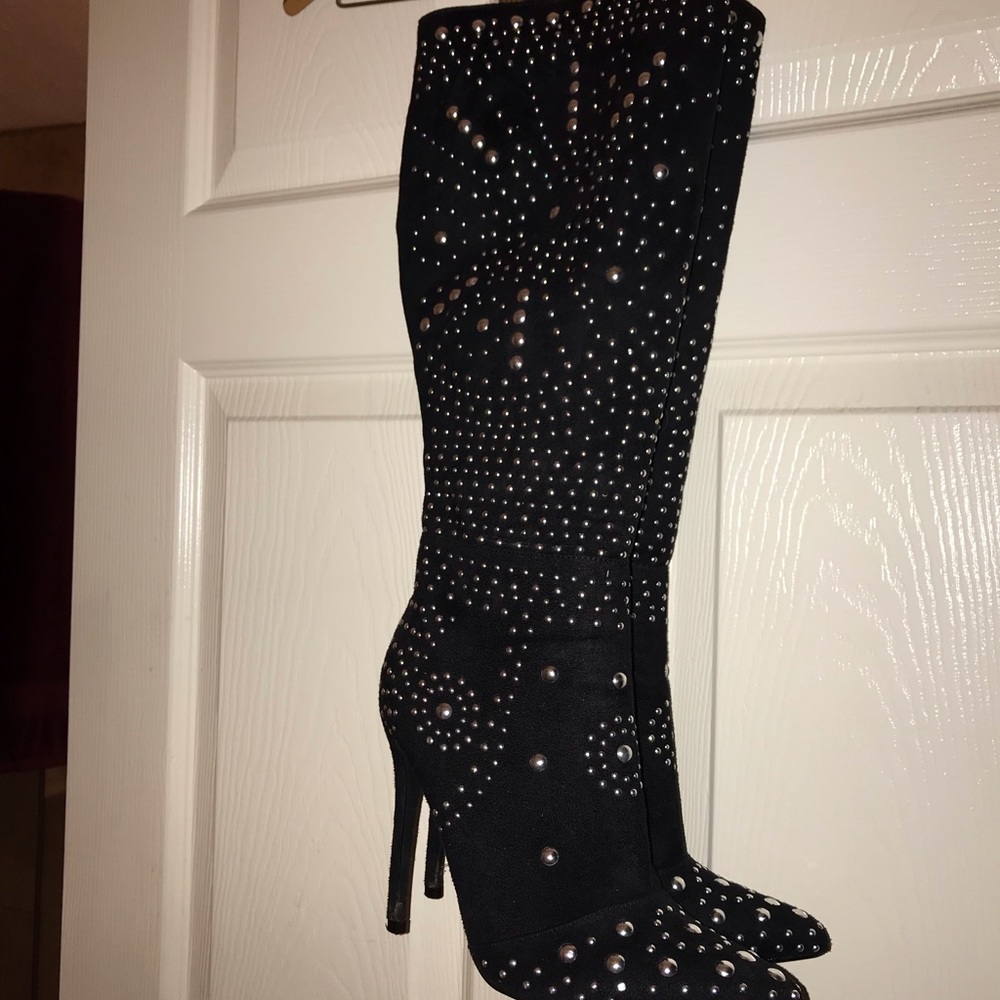 Ladies high heeled boots
